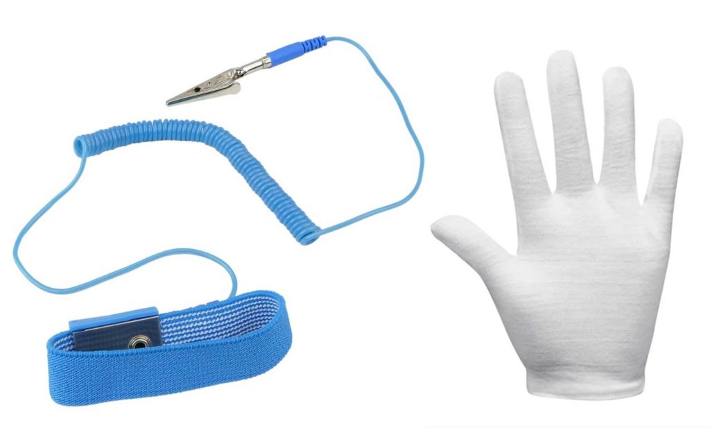 Фото антистатического браслета и перчатки